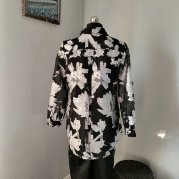Metallic Silver Floral Print Blouse Sz Small - Picture 13 of 13
